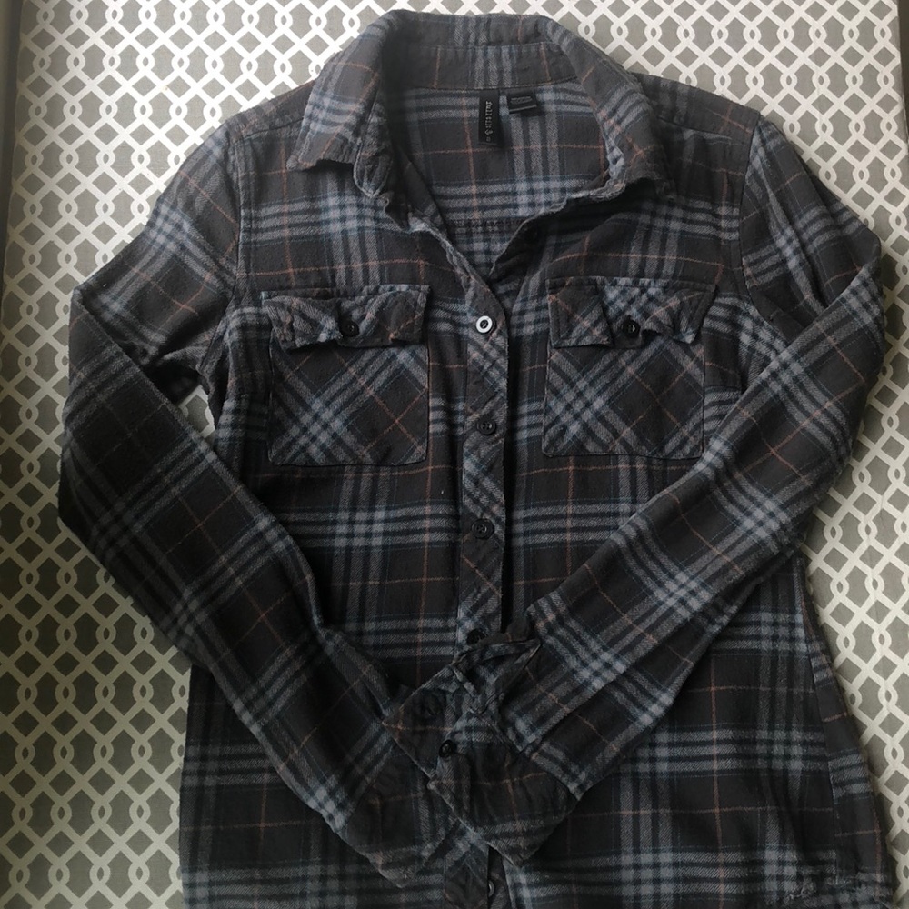 Size small dark grey flannel from pacsun